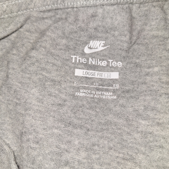 Nike Gray Cropped T-Shirt - Picture 4 of 4